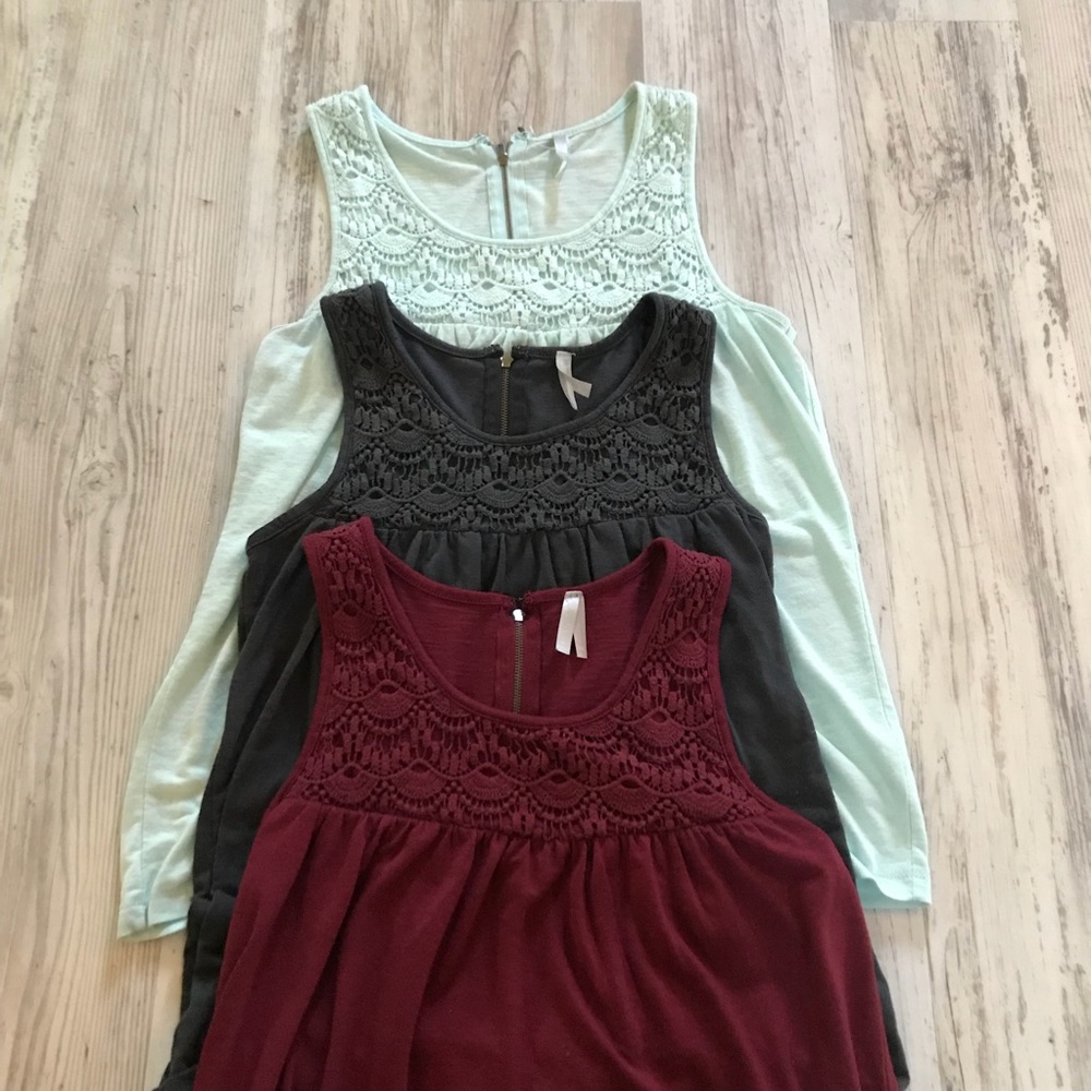 VANITY 3 Loose Fitted Crochet Tanks